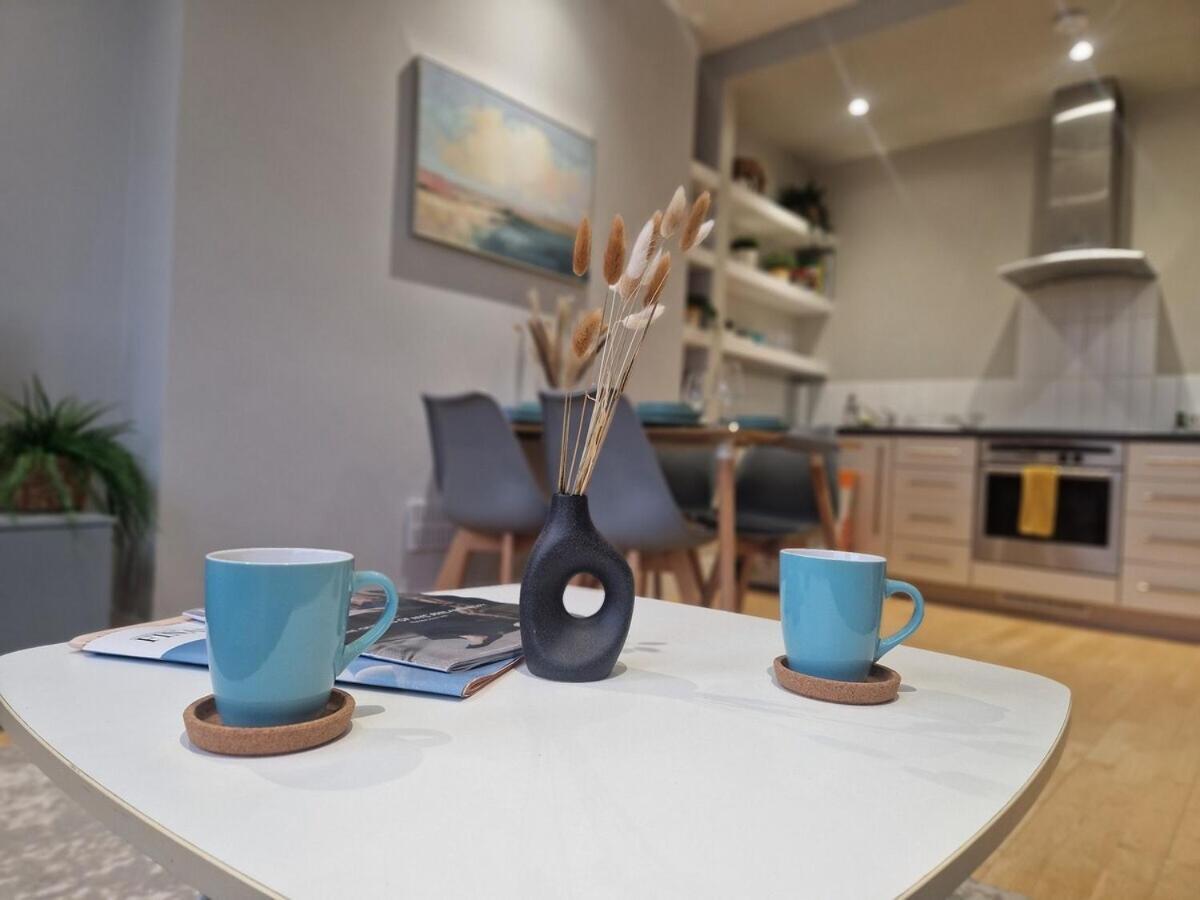 1-Bed Apartment, Close To Kensington Olympia With Free Wi-Fi & Netflix Londra Esterno foto