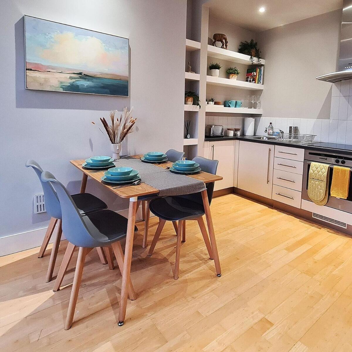 1-Bed Apartment, Close To Kensington Olympia With Free Wi-Fi & Netflix Londra Esterno foto