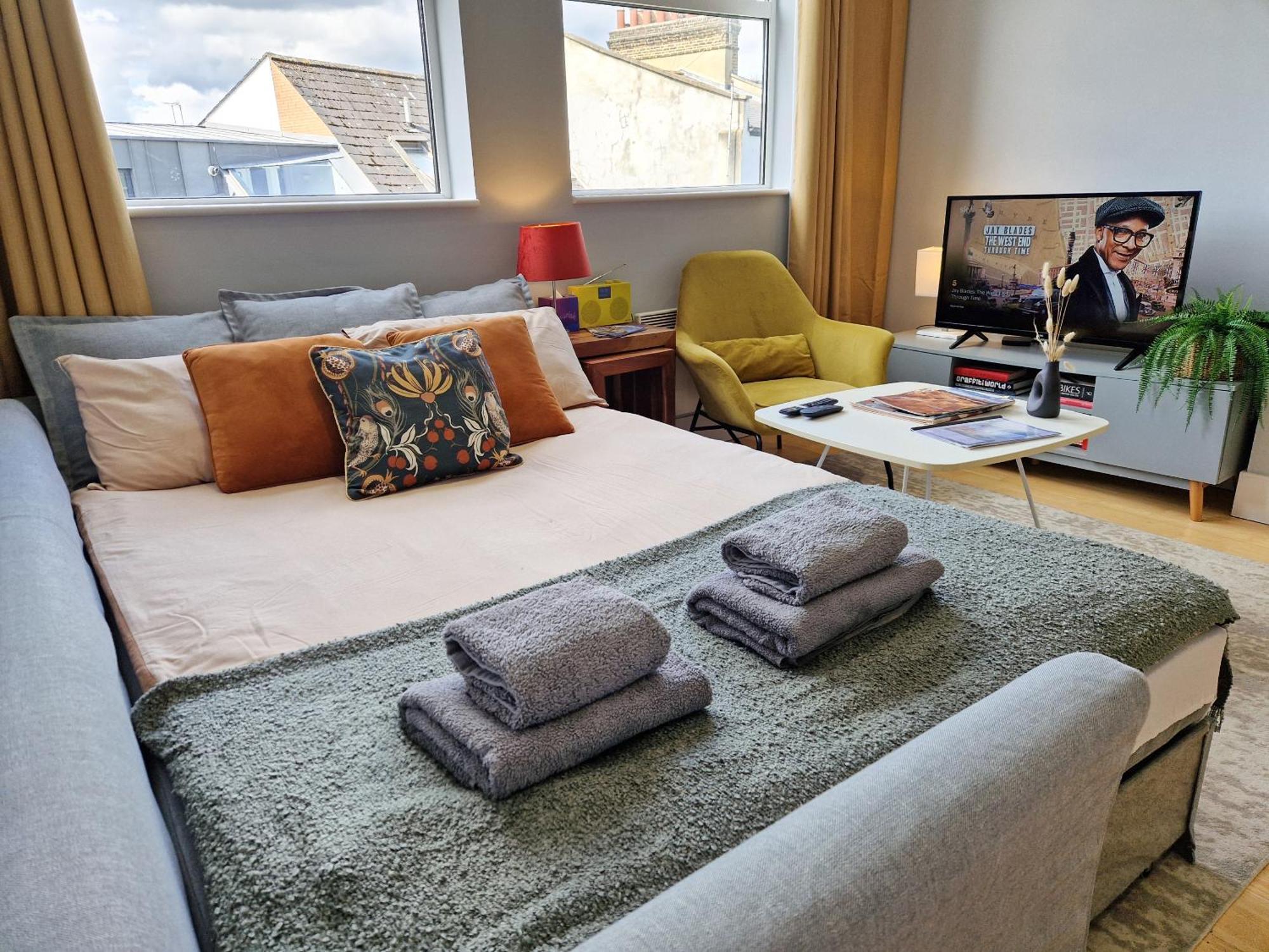 1-Bed Apartment, Close To Kensington Olympia With Free Wi-Fi & Netflix Londra Esterno foto