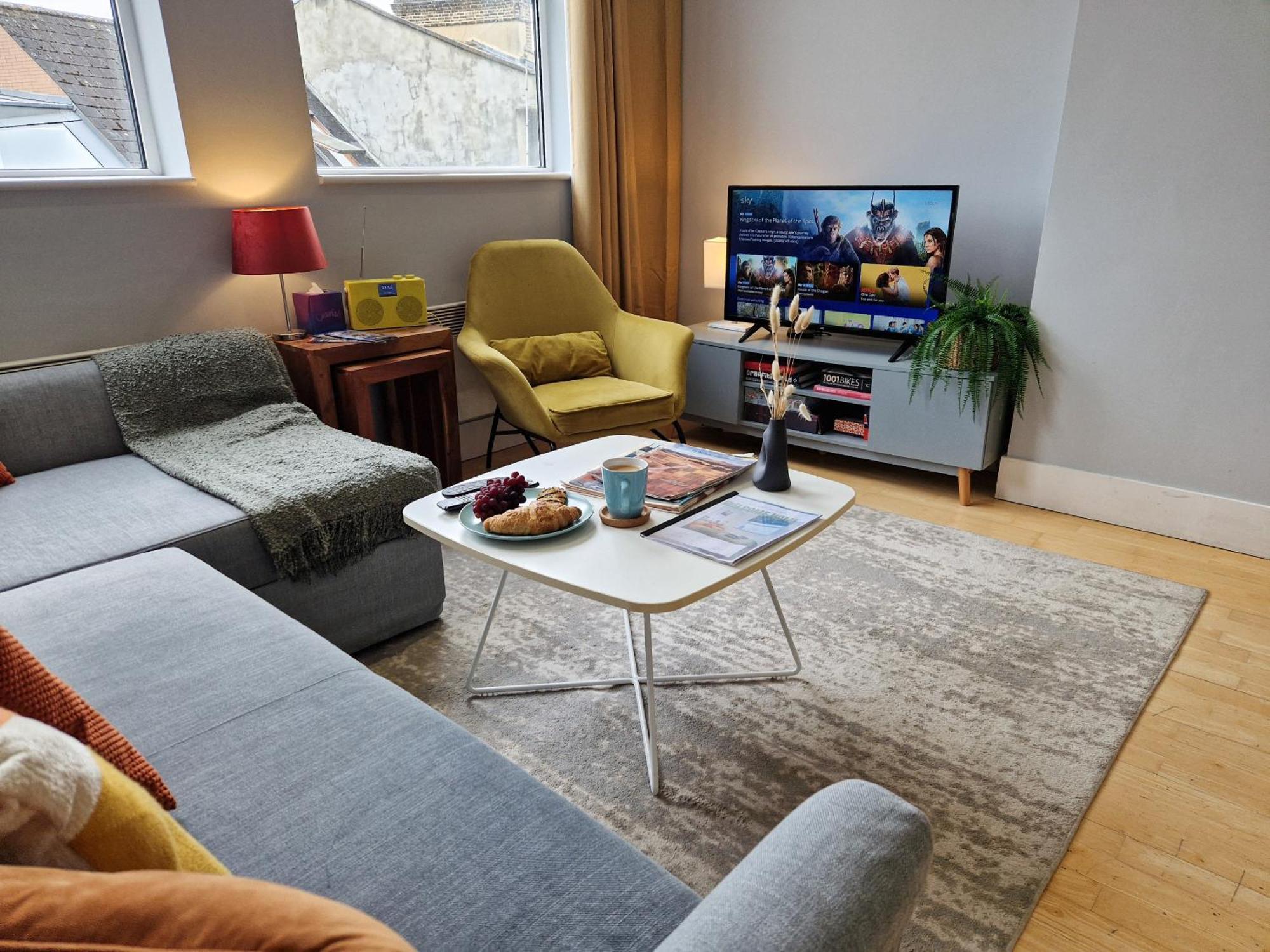 1-Bed Apartment, Close To Kensington Olympia With Free Wi-Fi & Netflix Londra Esterno foto