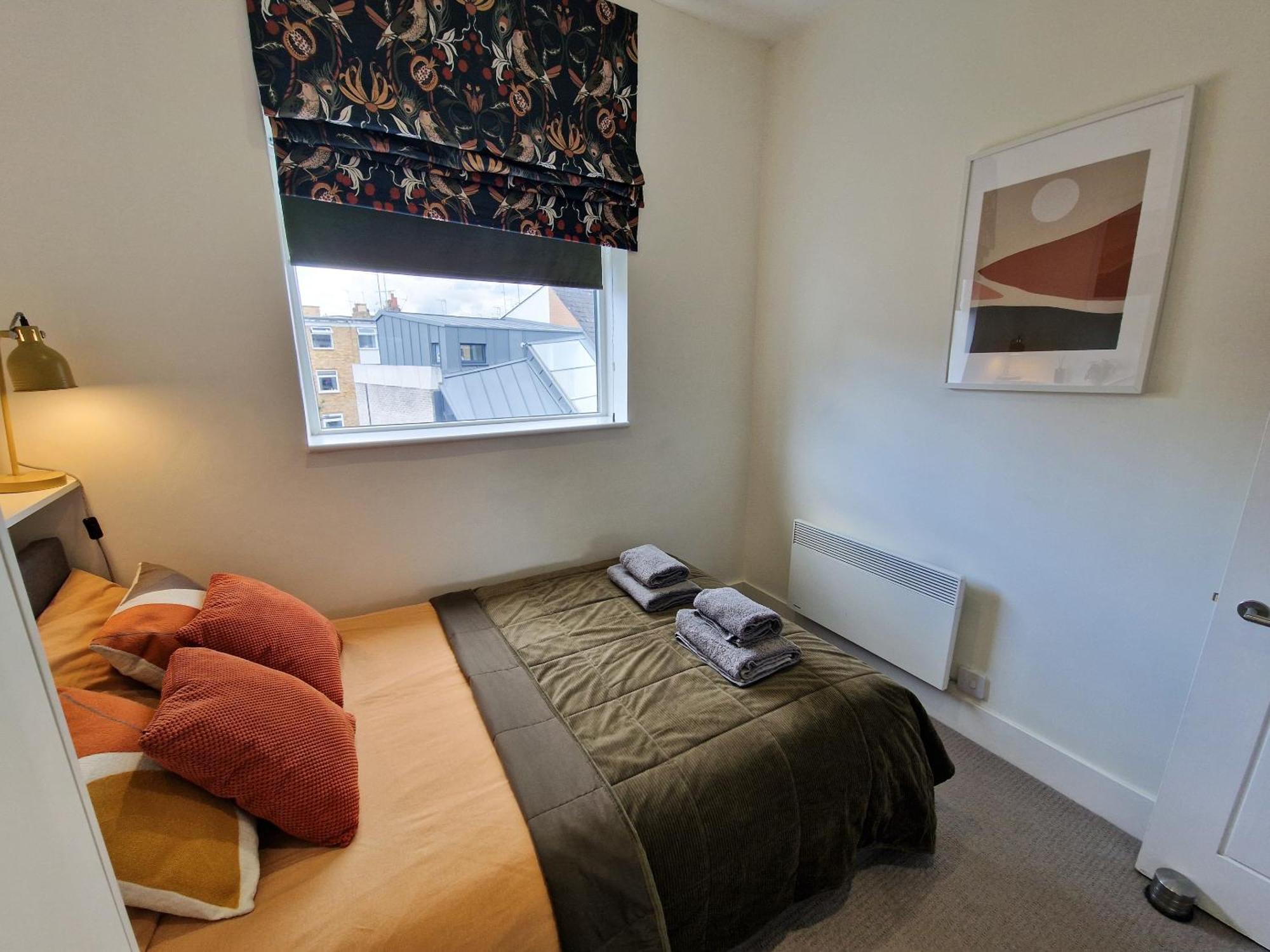 1-Bed Apartment, Close To Kensington Olympia With Free Wi-Fi & Netflix Londra Esterno foto