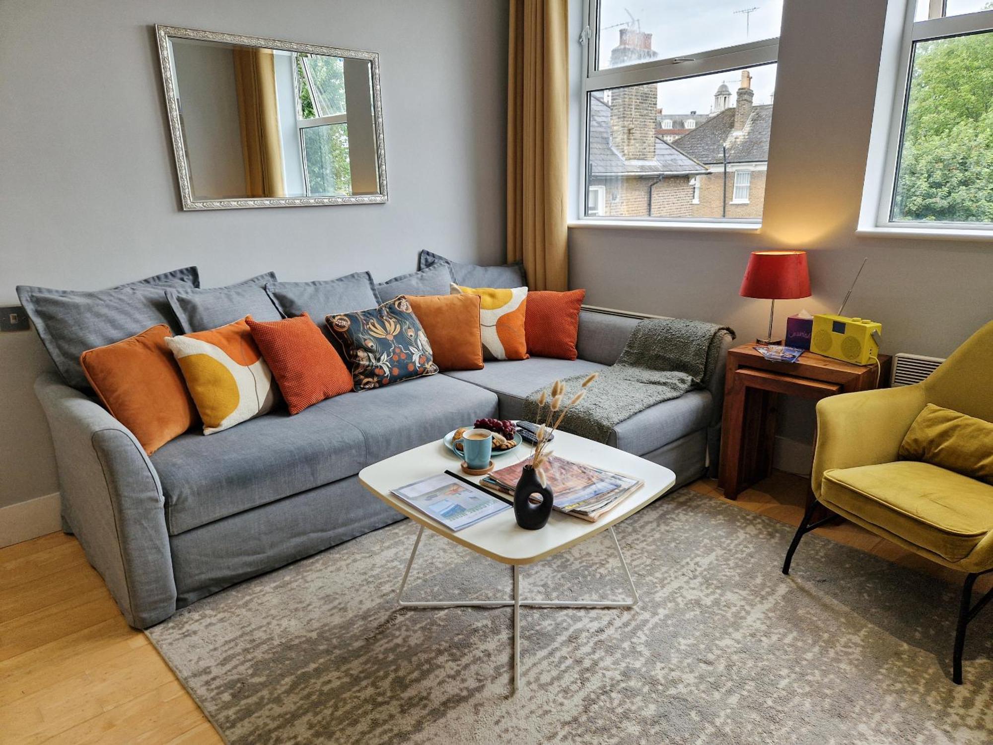 1-Bed Apartment, Close To Kensington Olympia With Free Wi-Fi & Netflix Londra Esterno foto