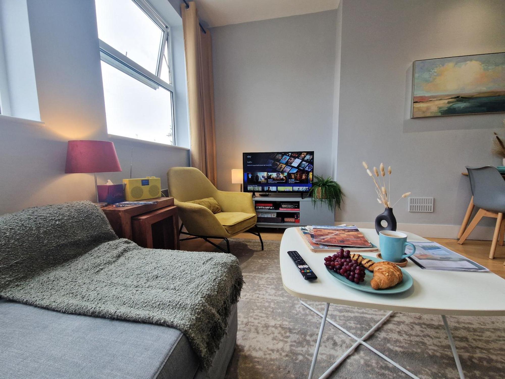 1-Bed Apartment, Close To Kensington Olympia With Free Wi-Fi & Netflix Londra Esterno foto