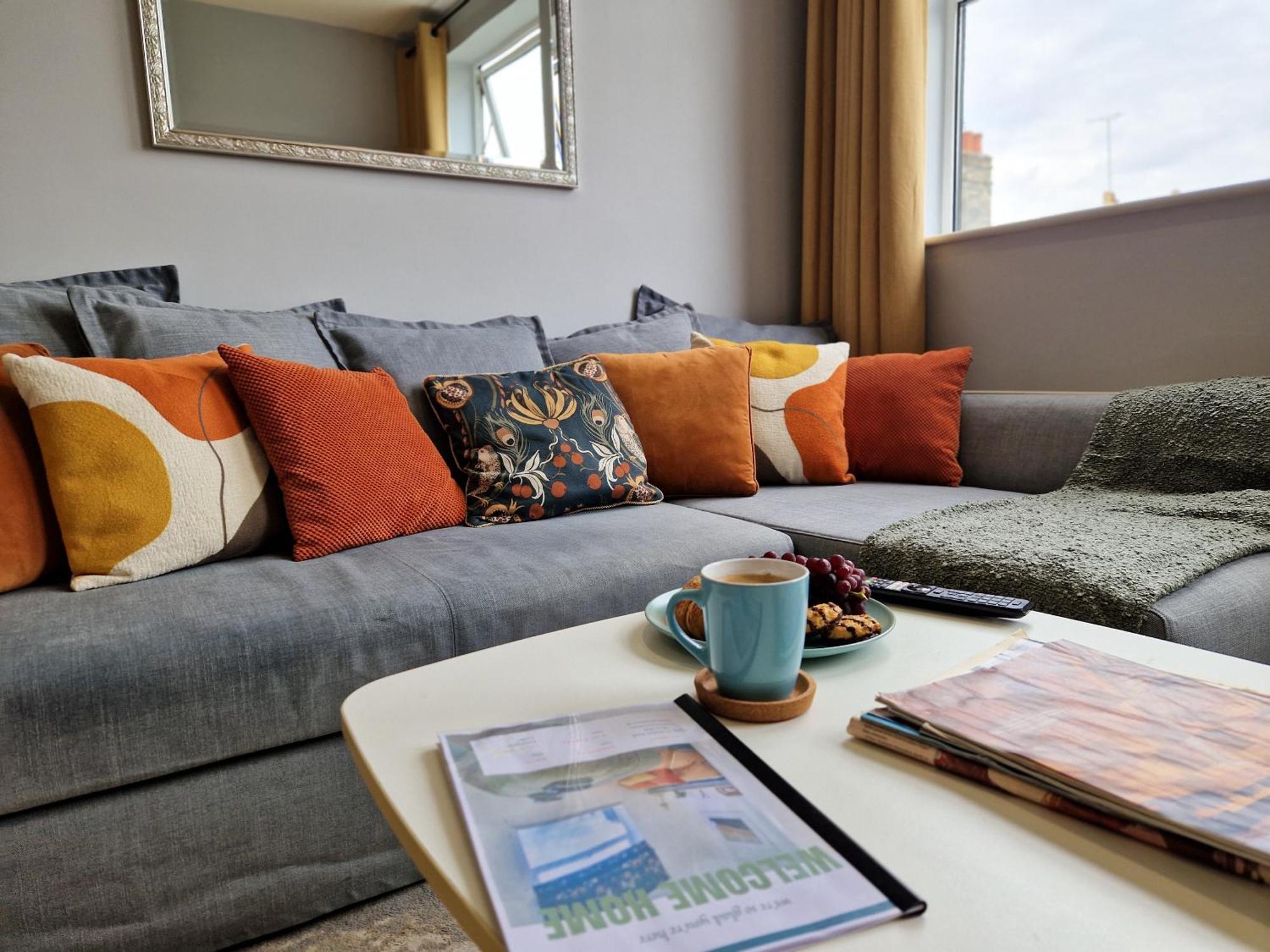 1-Bed Apartment, Close To Kensington Olympia With Free Wi-Fi & Netflix Londra Esterno foto