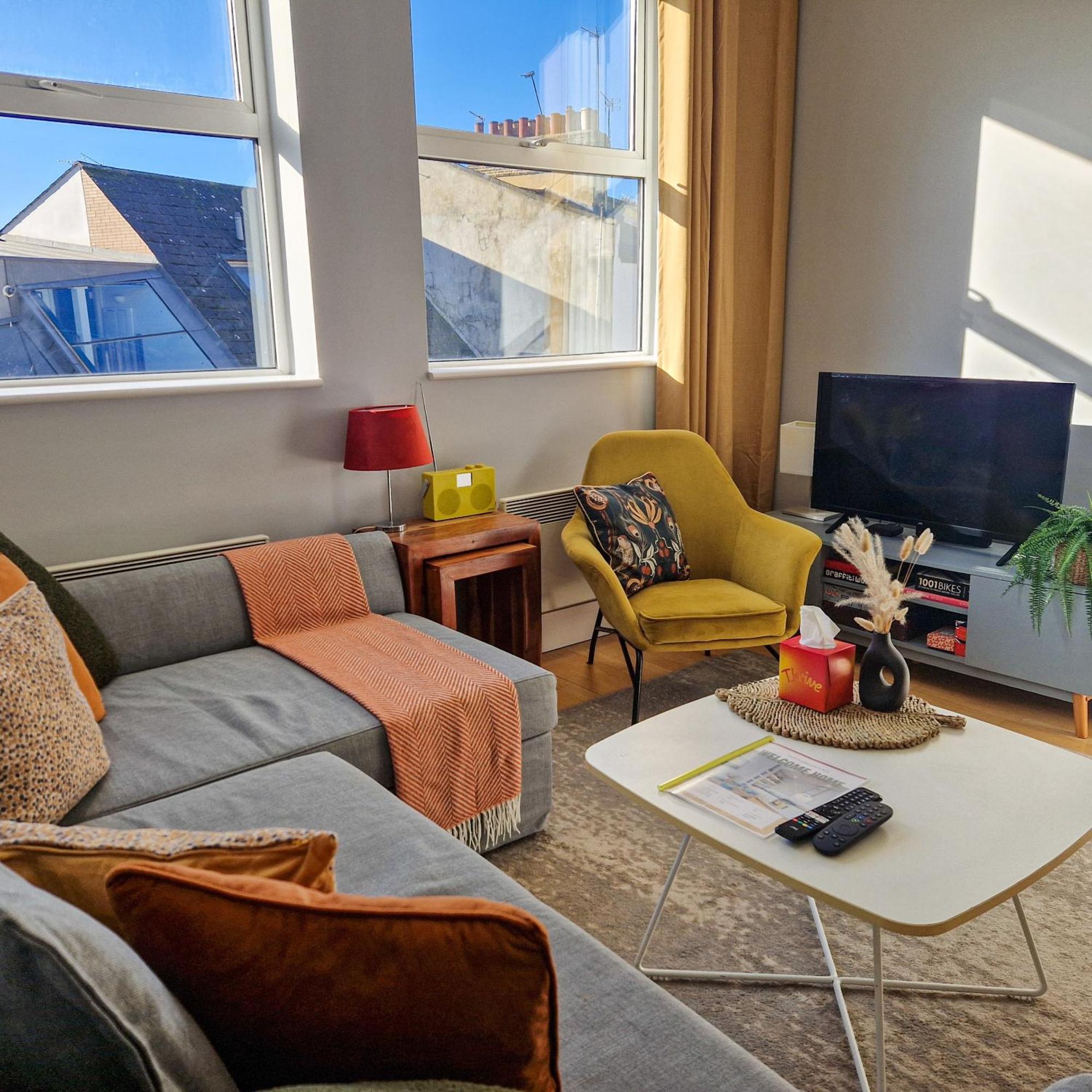 1-Bed Apartment, Close To Kensington Olympia With Free Wi-Fi & Netflix Londra Esterno foto