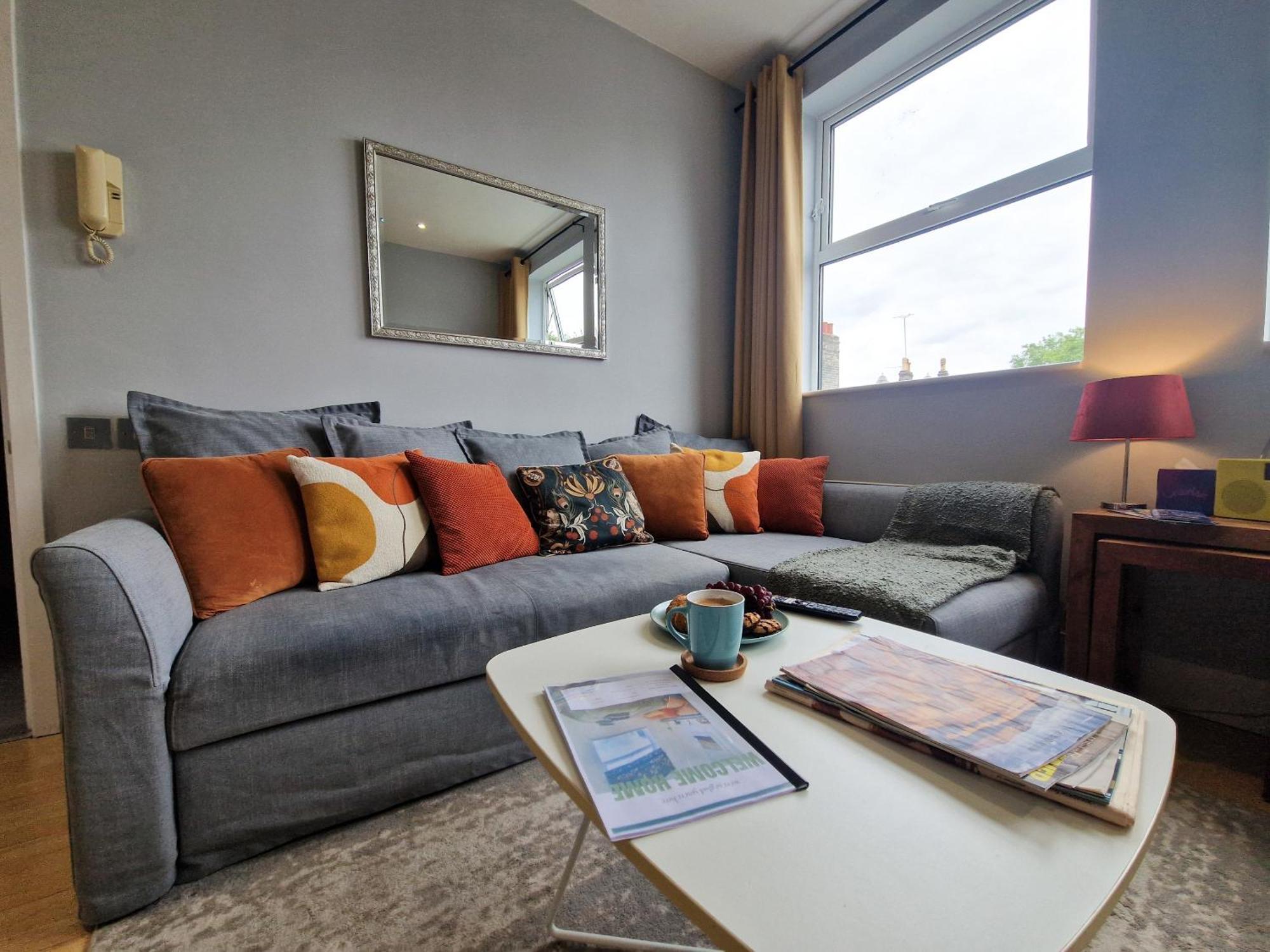 1-Bed Apartment, Close To Kensington Olympia With Free Wi-Fi & Netflix Londra Esterno foto